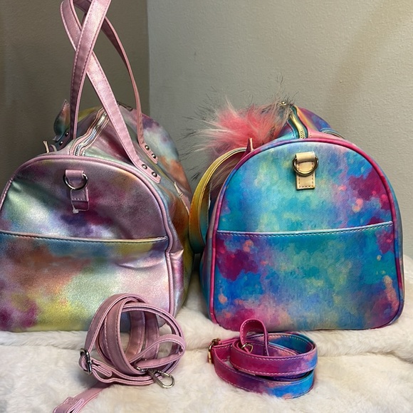 ❌SOLD❌Under One Sky ​Kid's Unicorn Tie-Dye Faux Fur Weekender - Picture 4 of 11